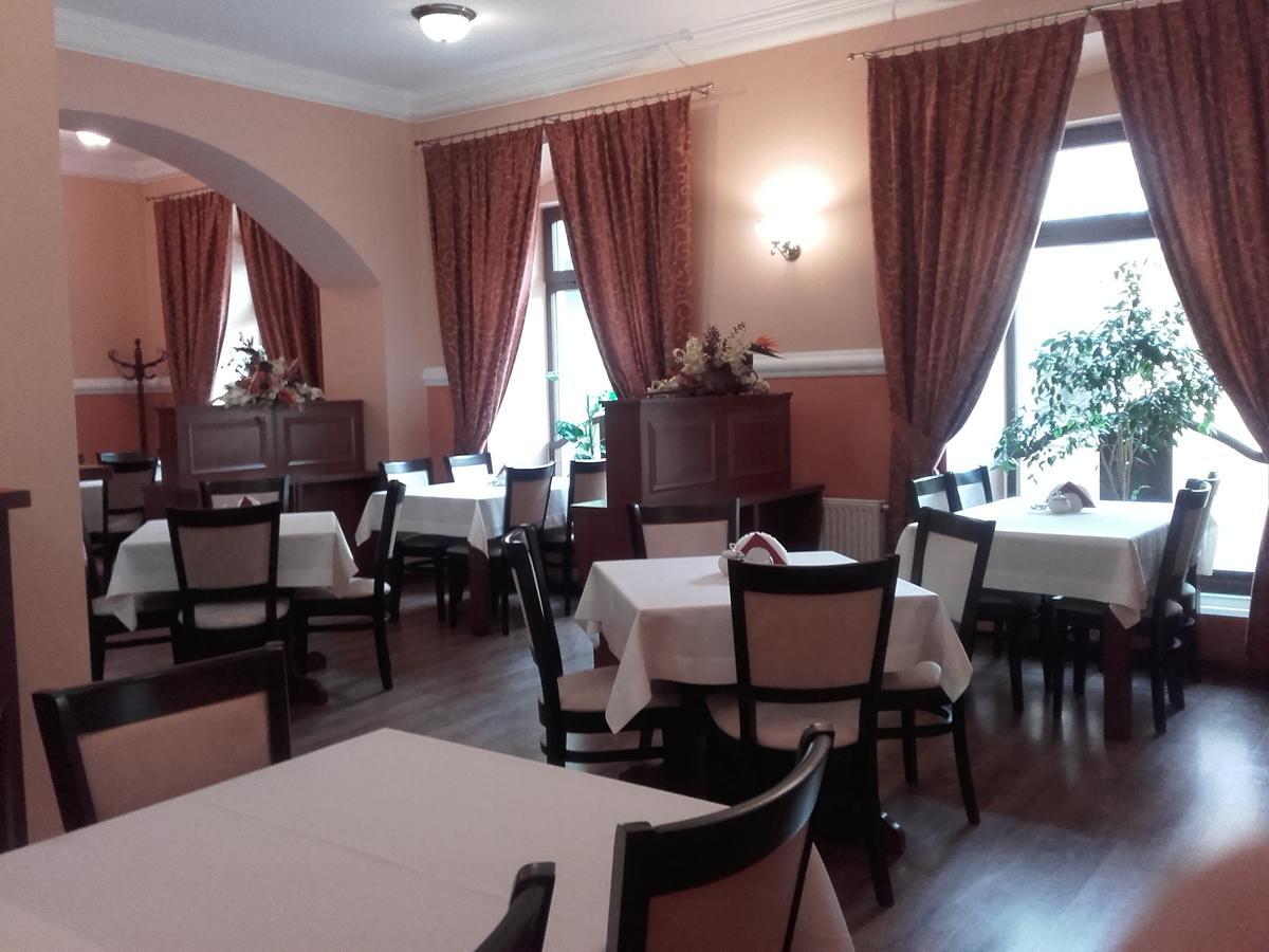 Hotel Srodmiejski 키엘체 외부 사진
